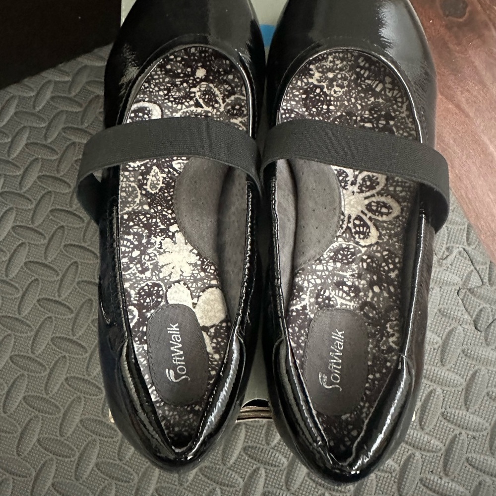 SoftWalk Black Flats with Elastic Patent leather - Picture 6 of 8